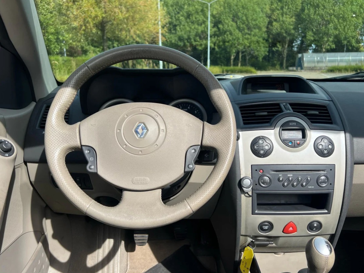 Renault Megane Cabrio 2.0 |Apk | Nap|Airco | Cruise | Lage KM | Vol Optie’s - Thumbnail 6