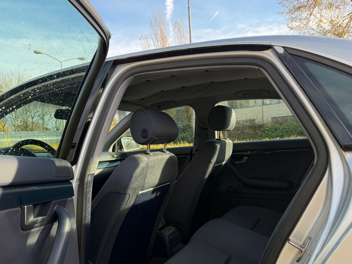 Audi A4 1.6 Limousine | Apk | Nap | Airco | Lage KM | Elektr ramen | Trekhaak | Parkeersensoren - Thumbnail 8